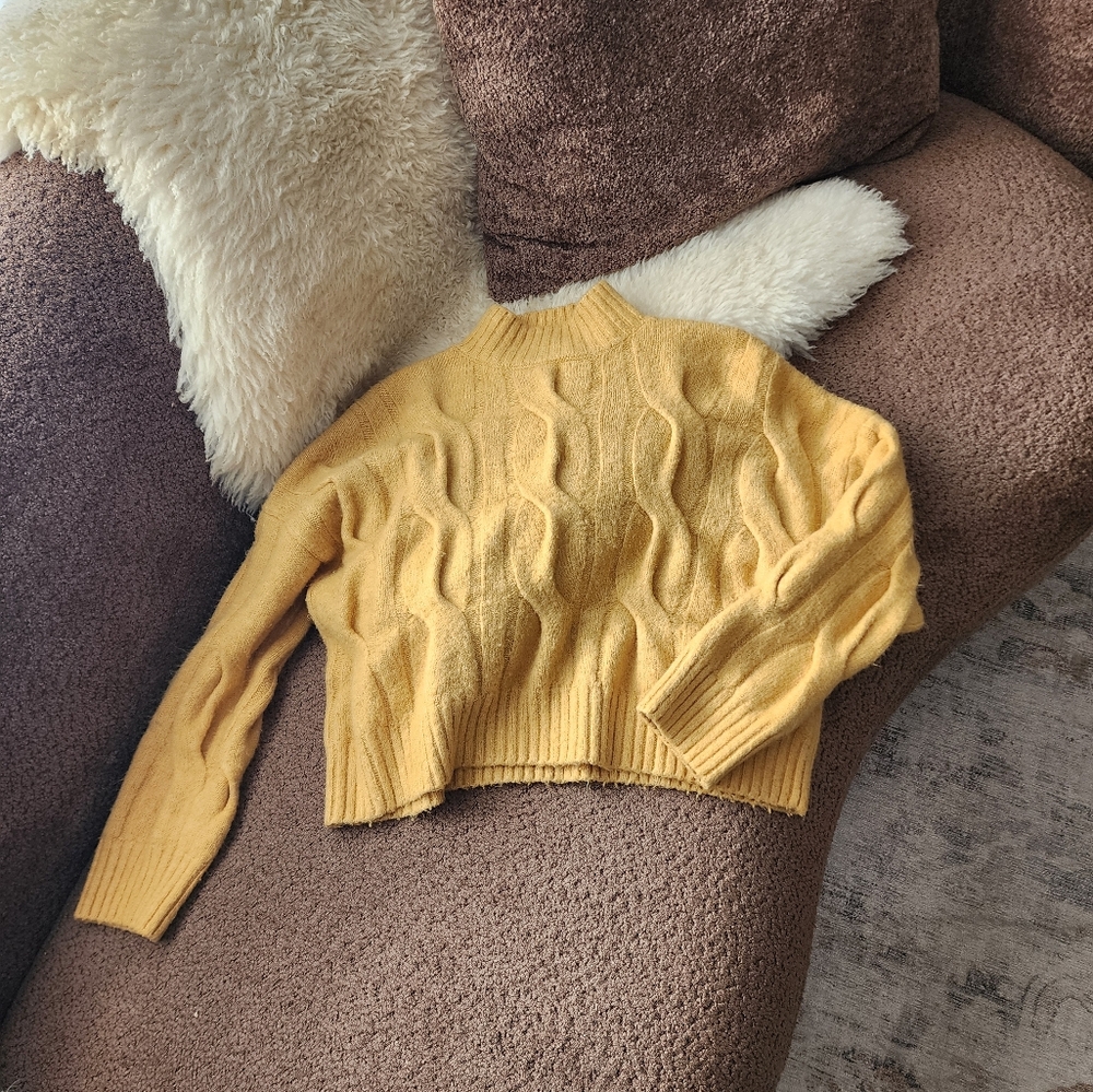 Lili Sidonio Yellow Sweater